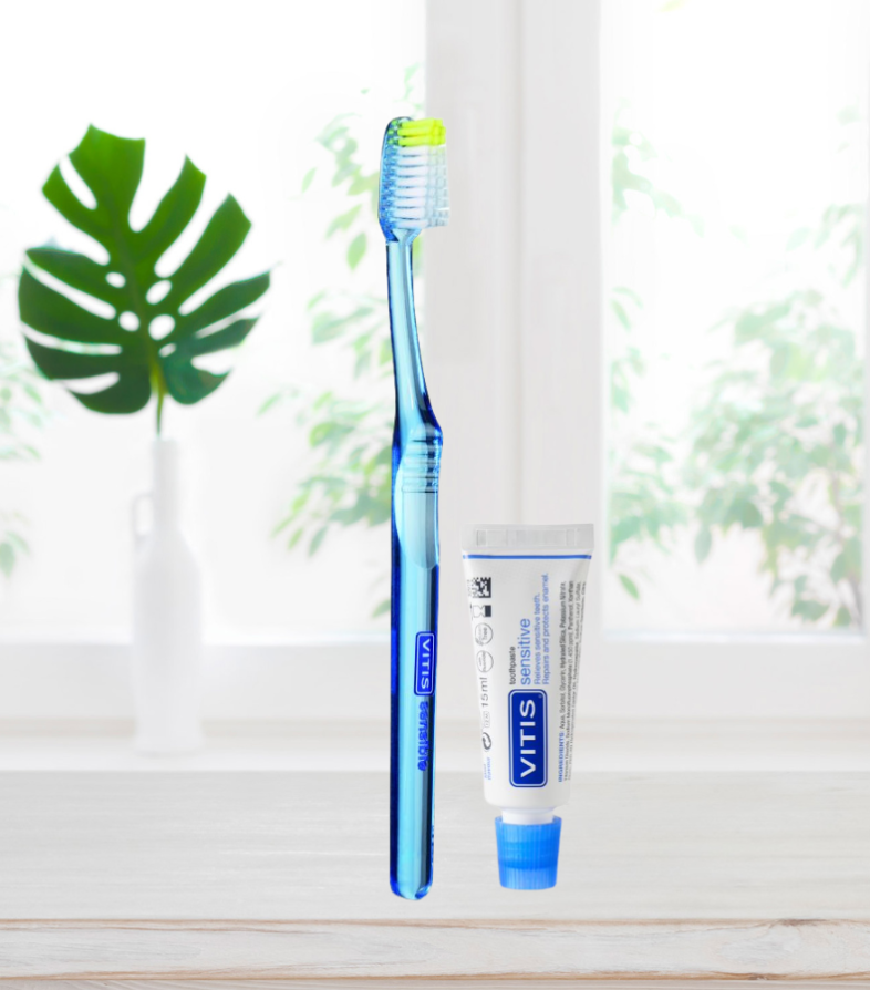 VITIS Sensitive Tandenborstel met Sample